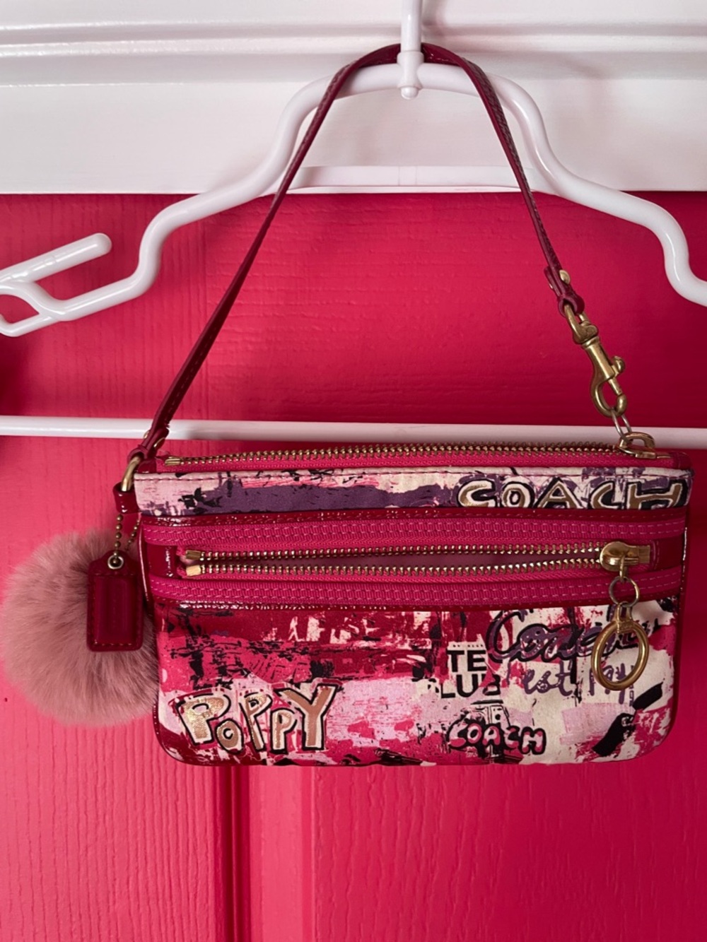 Coach Poppy - pink graffiti wristlet w/pom pom & hang tag - Picture 15 of 15